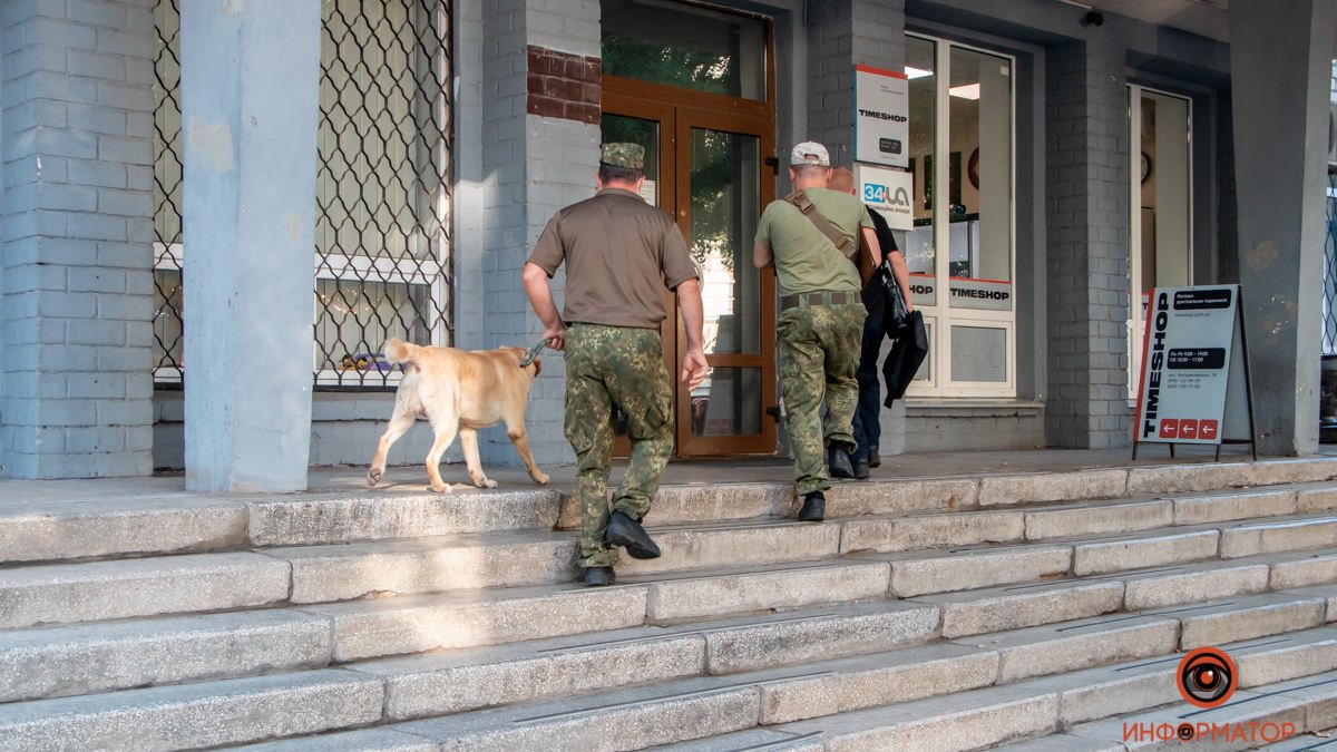 Поліцейські затримали 19-річну дівчину, яка "заміновувала" дніпровські редакції, лікарні та ТРЦ