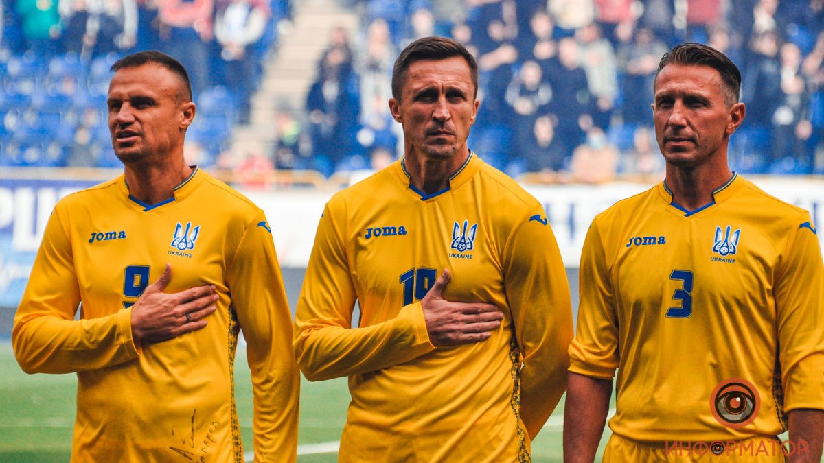 У Дніпрі розігрують раритетну футболку ФК «Дніпро» заради допомоги українським бійцям