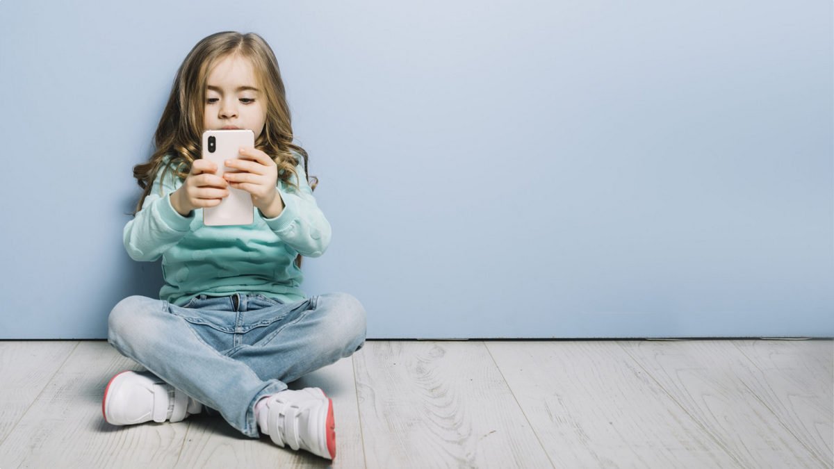 Спецслужби рф вербують українських дітей через мобільні ігри