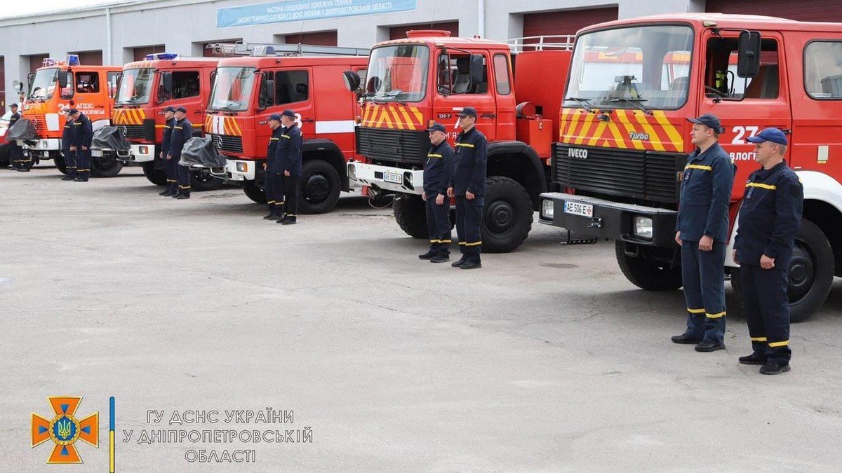 Рятувальникам Дніпропетровської області подарували 16 нових автомобілів