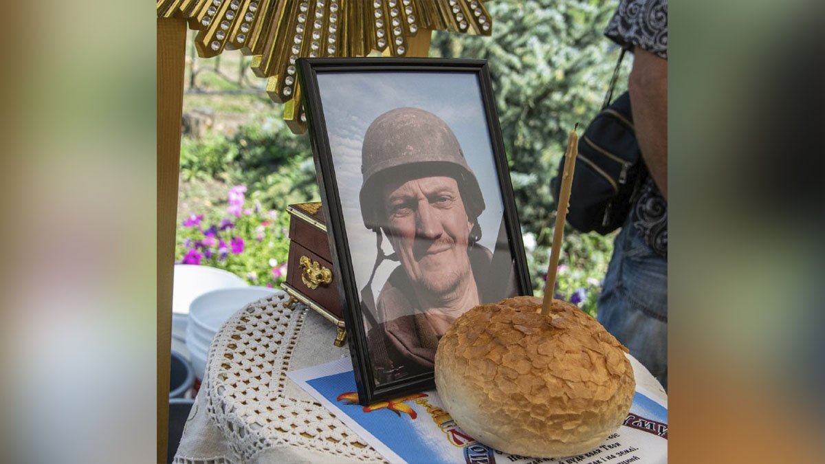 У Дніпропетровській області попрощалися із загиблим героєм Анатолієм Тарасенко