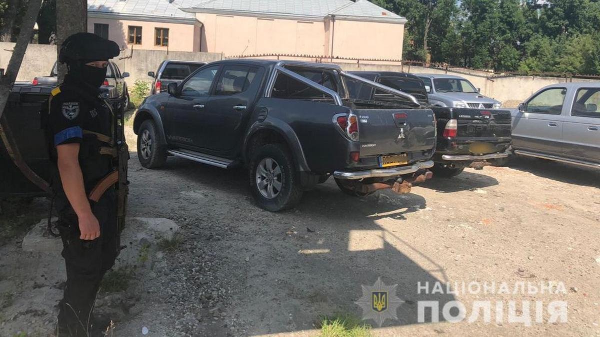 Мешканець Дніпра продавав автомобілі, які призначалися для ЗСУ