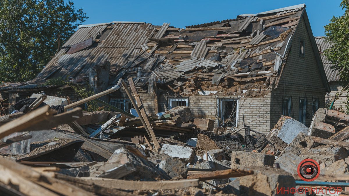 Разрушенные дома и огромная воронка: как выглядит место прилета российского «Искандера» в Днепре