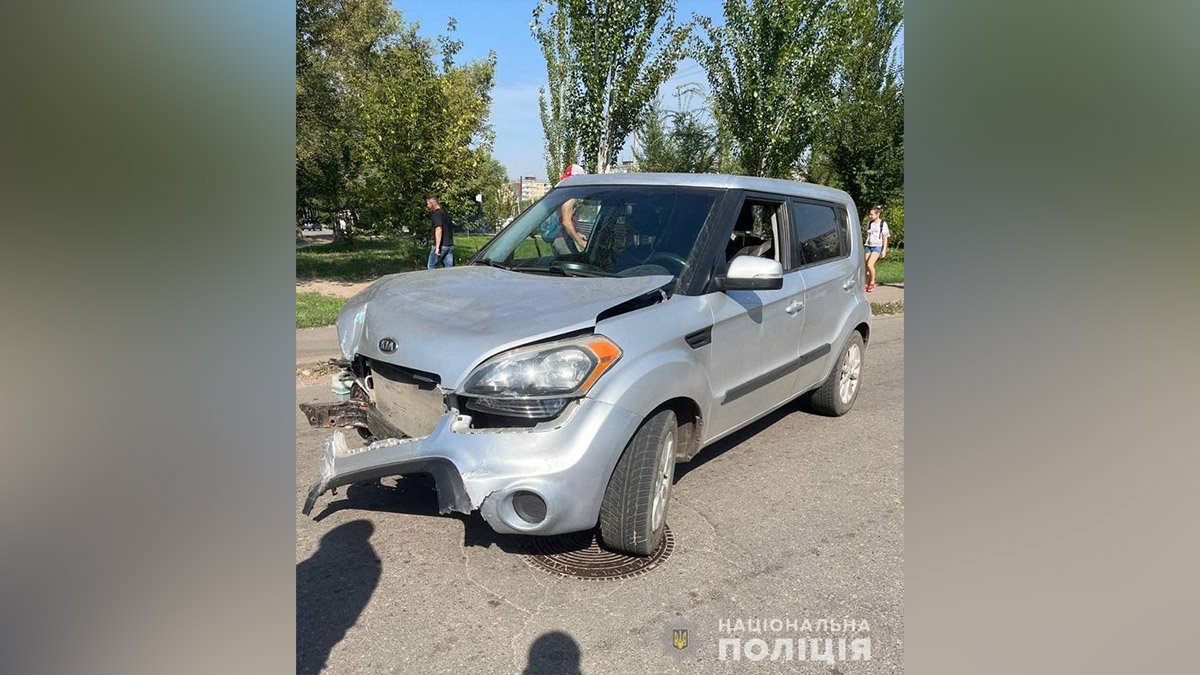 У Дніпропетровській області чоловік вкрав авто та збив жінку похилого віку