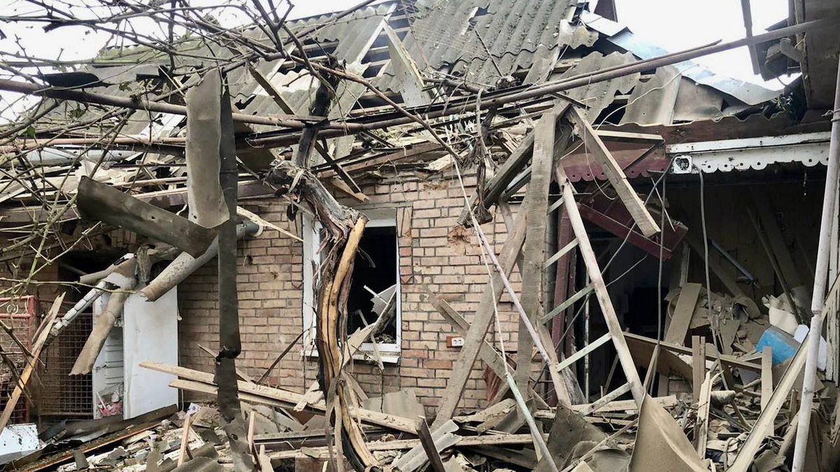 Армия рф обстреляла Никопольский и Криворожский районы: есть раненый, 3000 семей остались без света
