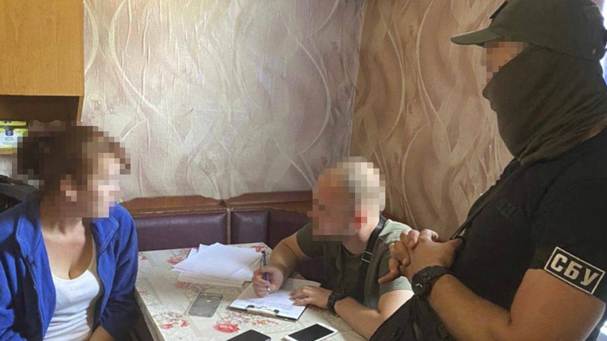 31-летняя женщина из Днепропетровской области выпытывала координаты ВСУ у мужа-военного и передавала службам рф