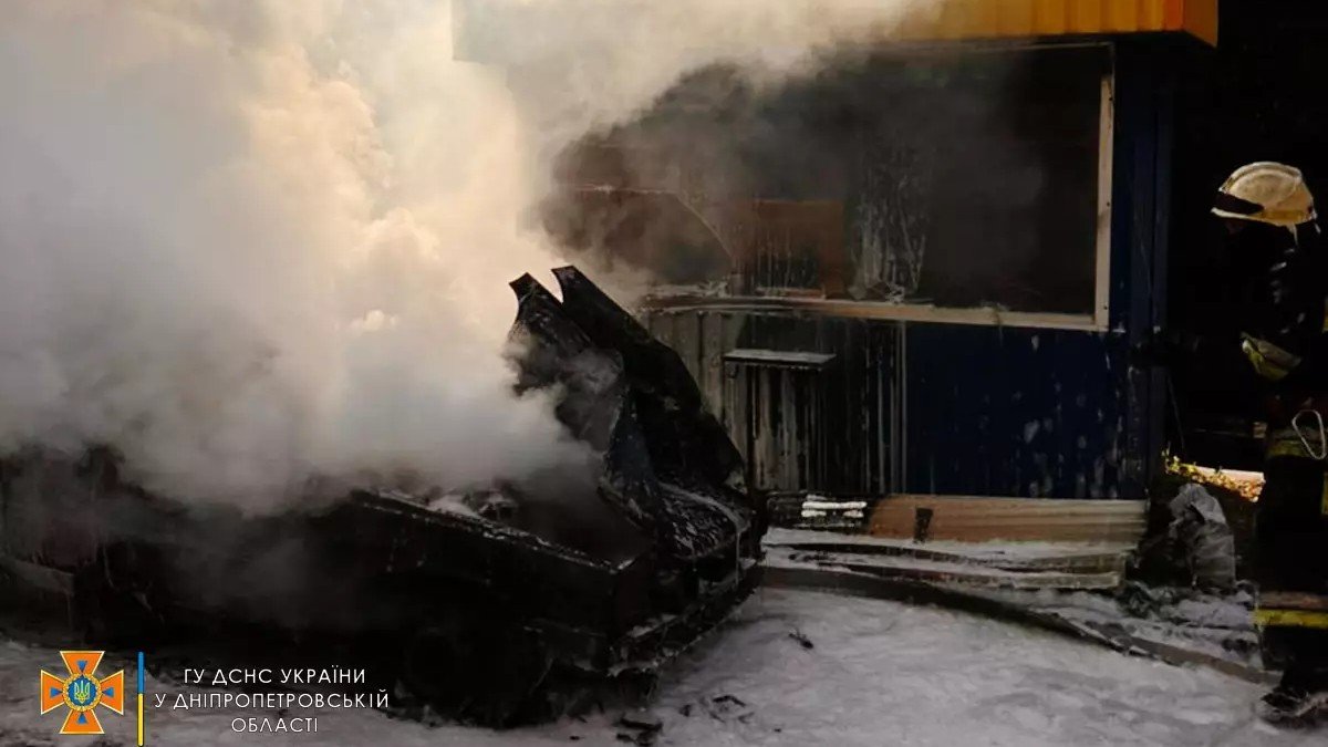 В Днепре на улице Даниила Нечая сгорел Renault