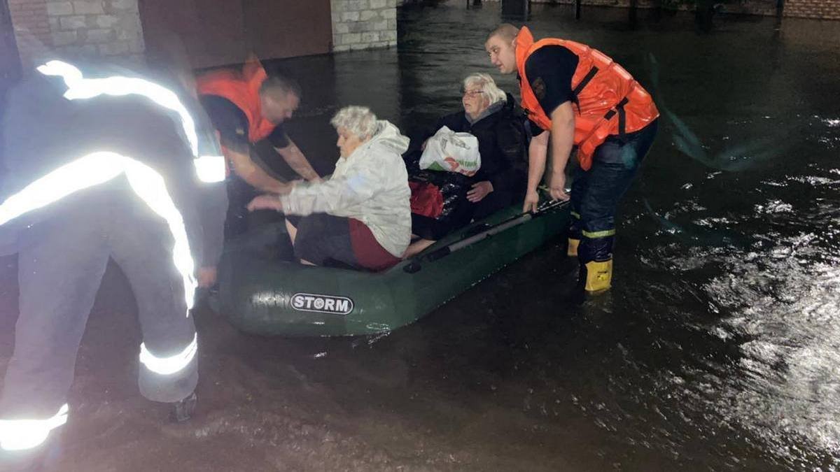 112 будинків підтоплено, 11 врятованих людей: що відбувається з рівнем води в Інгульці після ракетної атаки на Кривий Ріг