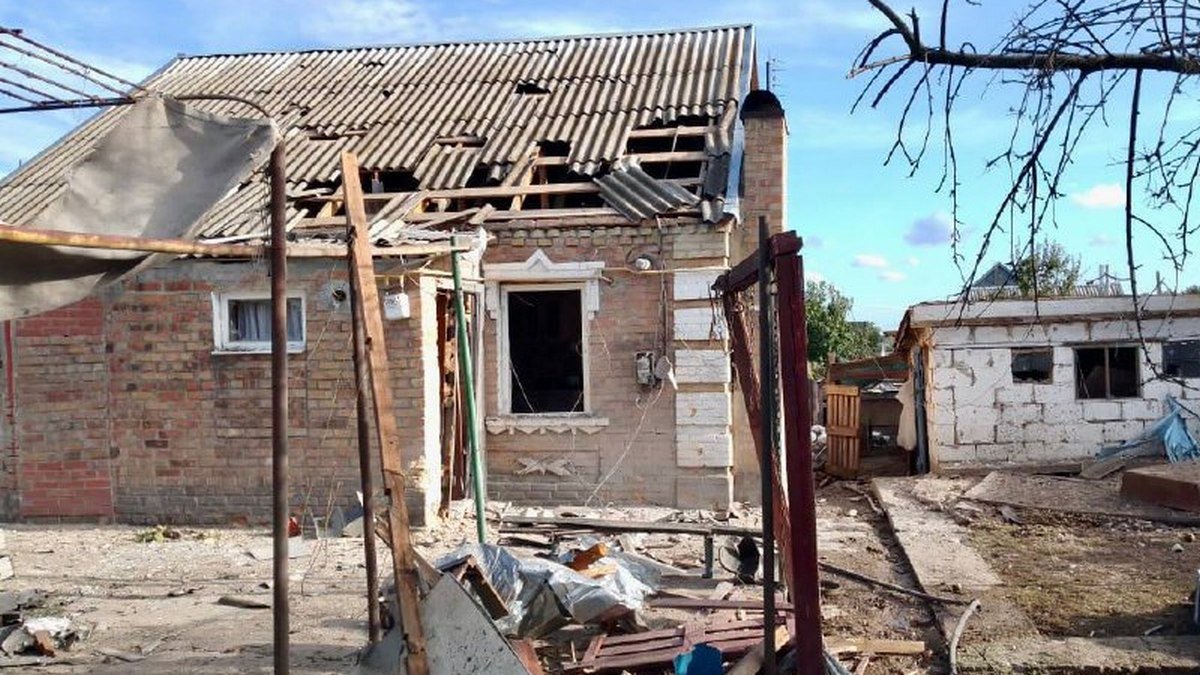 У неділю росіяни чотири рази ударили по трьох громадах у Дніпропетровській області: загинули двое чоловіків та є поранені