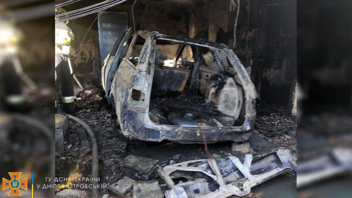 В Днепропетровской области сгорел гараж с машиной внутри