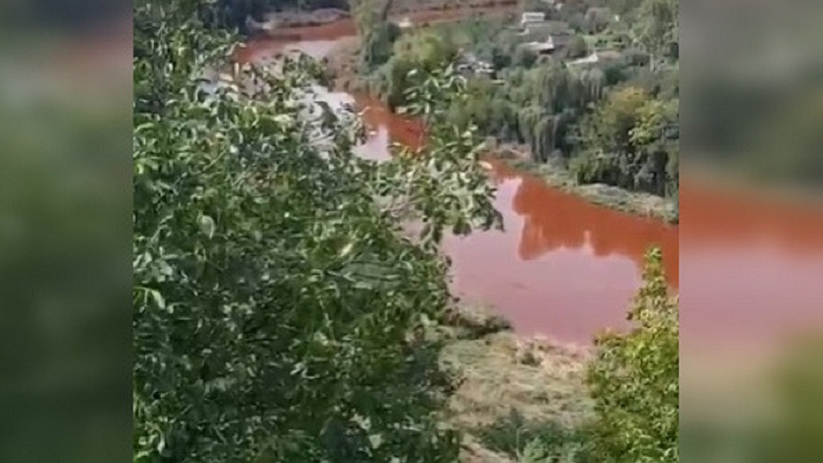 Красная вода в Ингульце в Кривом Роге: результаты экспертизы