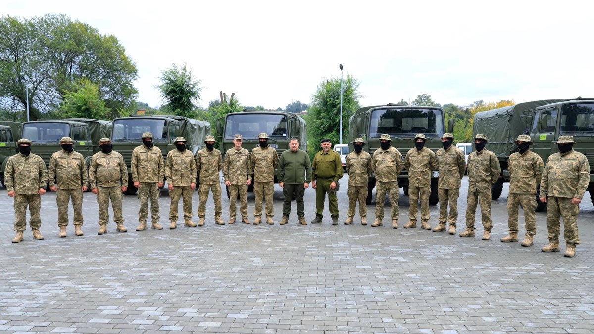 Філатов: «Дніпро передав ЗСУ вже майже 600 авто — вантажівок і легковиків»