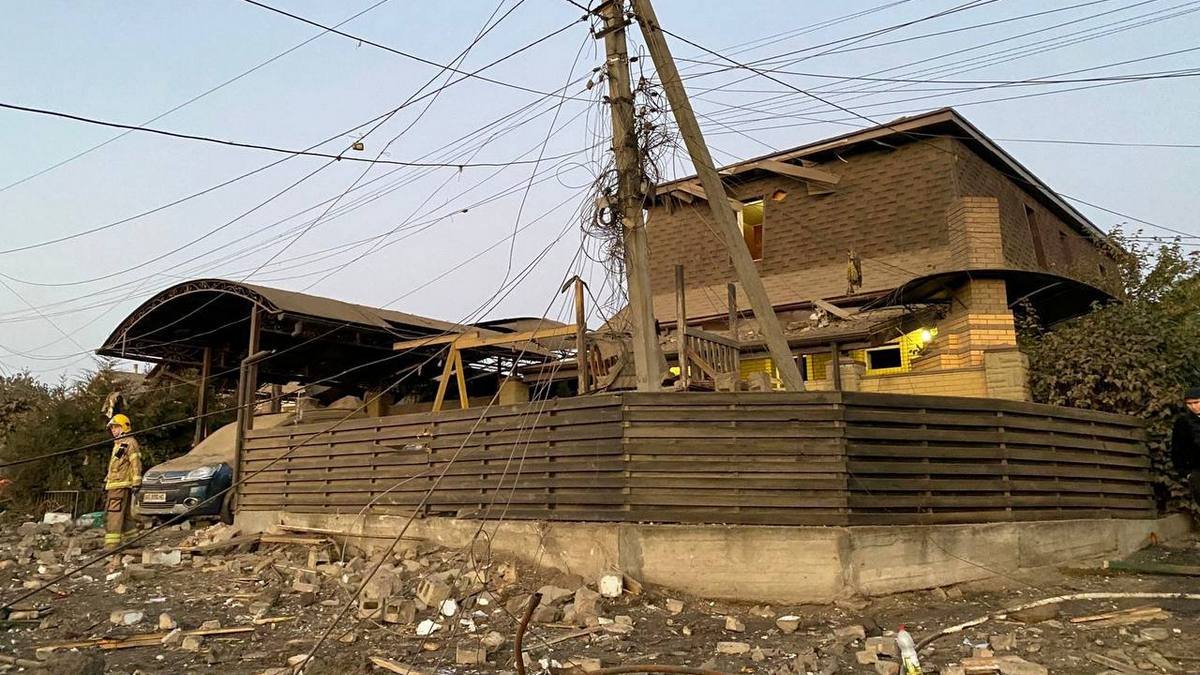 Ворог атакував Дніпро та область: пошкоджені будинки та лінії електропередач