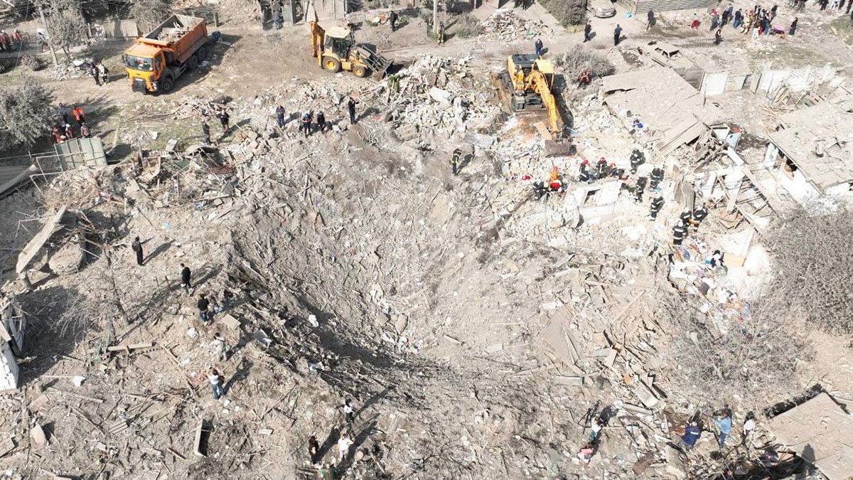 На місці ракетного удару у Дніпрі рятувальники знайшли фрагменти тіла другої загиблої дитини