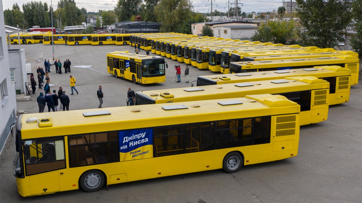 Київ відправляє Дніпру 30 автобусів: як вони виглядають