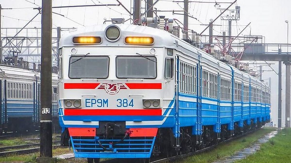 Затримуються три поїзди, що курсують через Дніпропетровську область