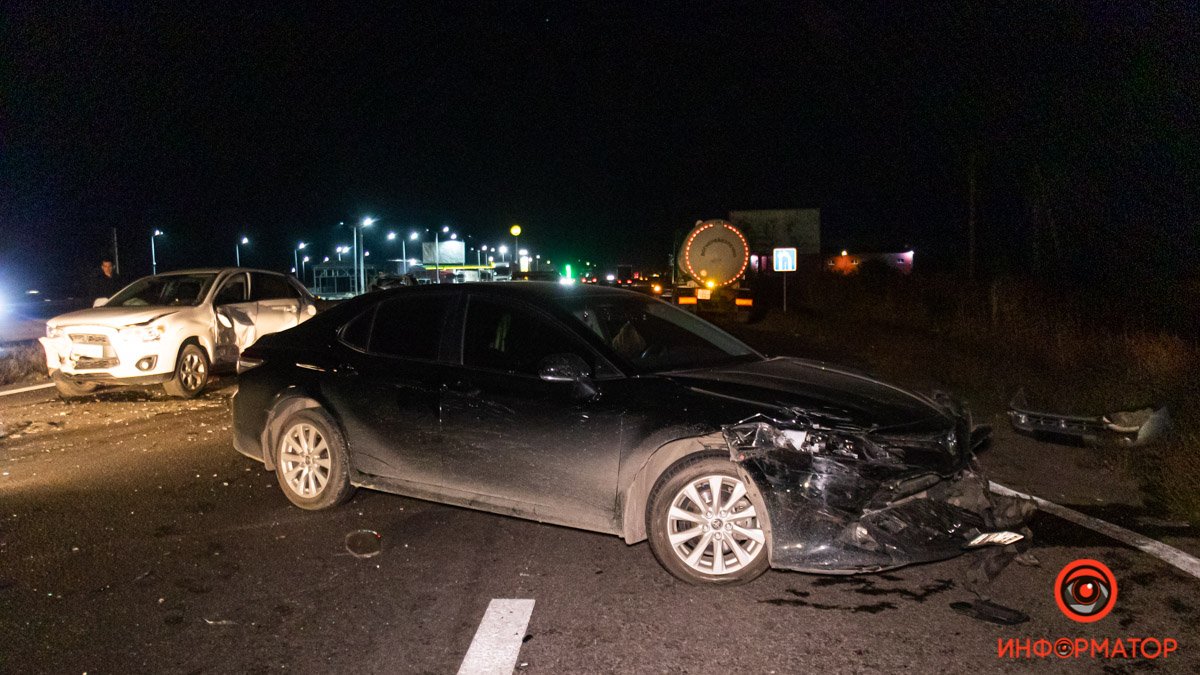 На Донецком шоссе столкнулись 8 машин: есть пострадавшие
