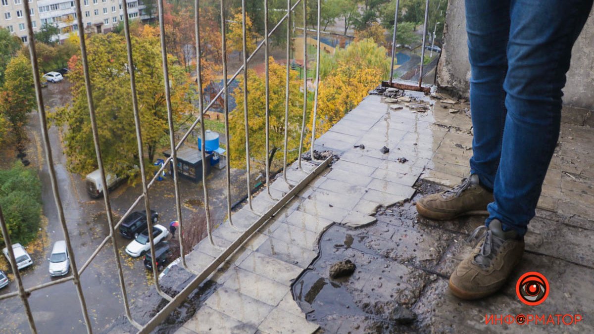 У Дніпрі на Байкальскій обвалилась огорожа балкона на 11 поверсі