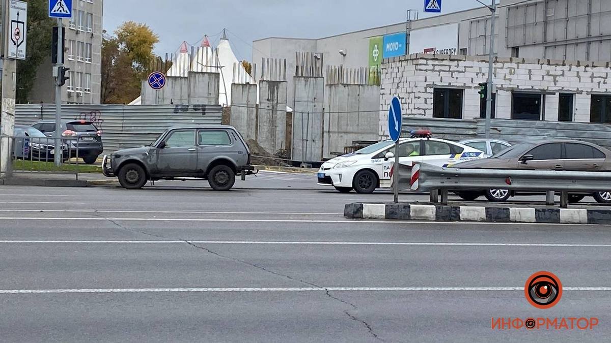 В Днепре на Слобожанском проспекте ВАЗ сбил пешехода на переходе: видео момента