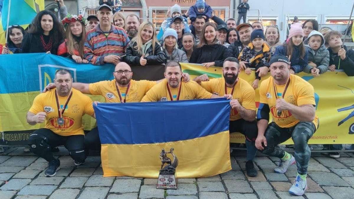 Сборная Украины во главе со стронгменом из Днепра получила награду на чемпионате мира