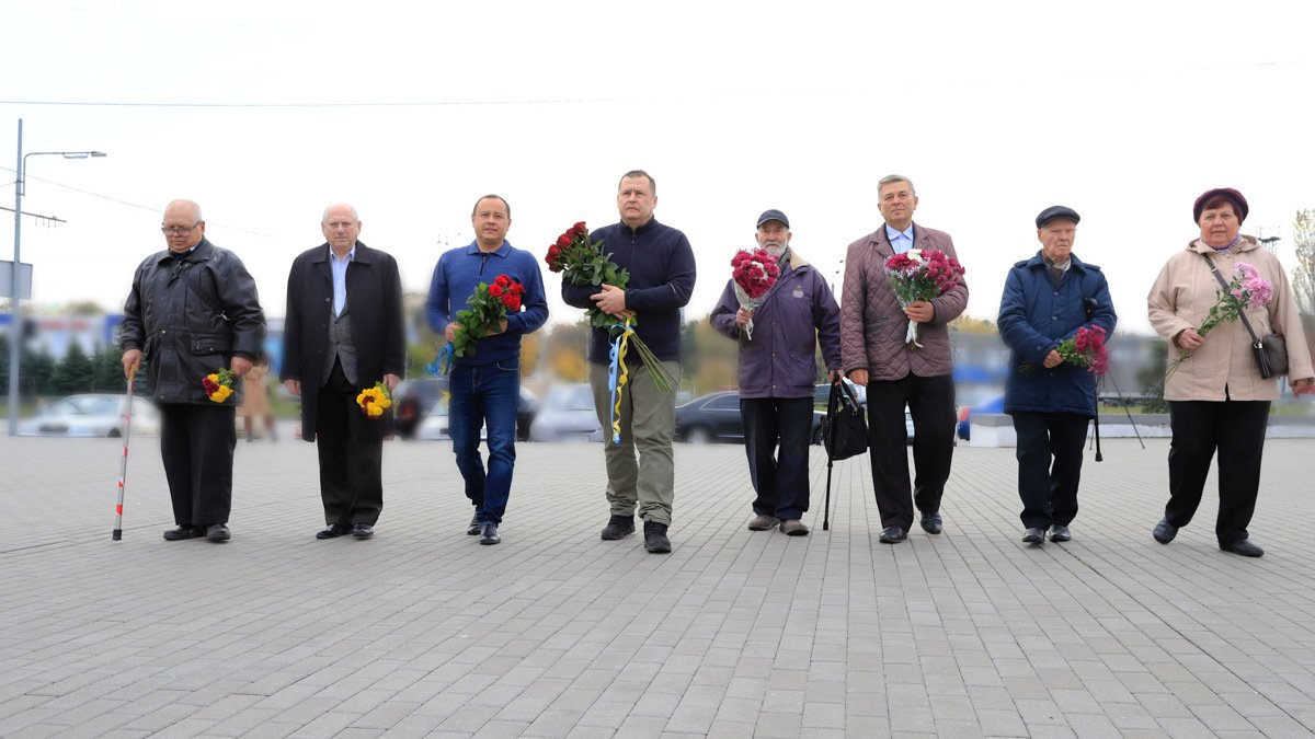 У річницю визволення Дніпра у Другій світовій Філатов передав сучасним українським захисникам чергову партію техніки