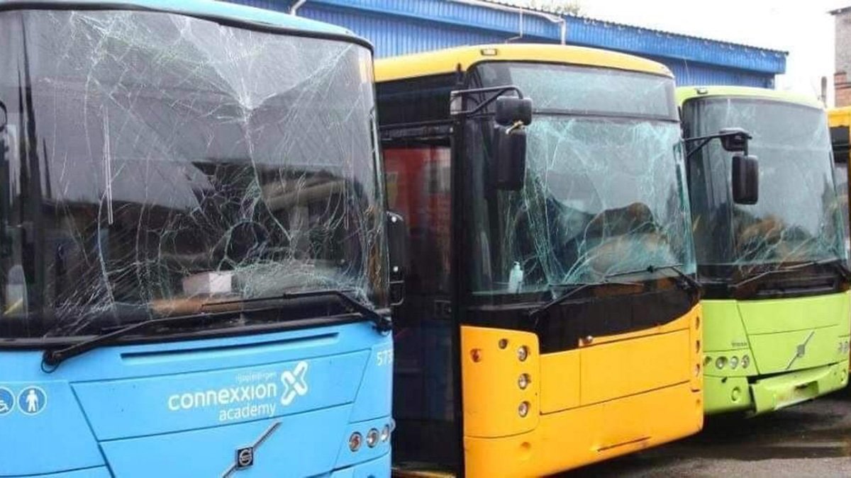 В Днепре отремонтировали автобусы, поврежденные ракетным ударом