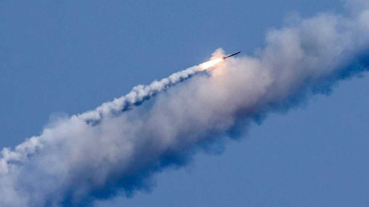 "Є велика загроза ракетного удару": мешканців Дніпра та області попередили про небезпеку