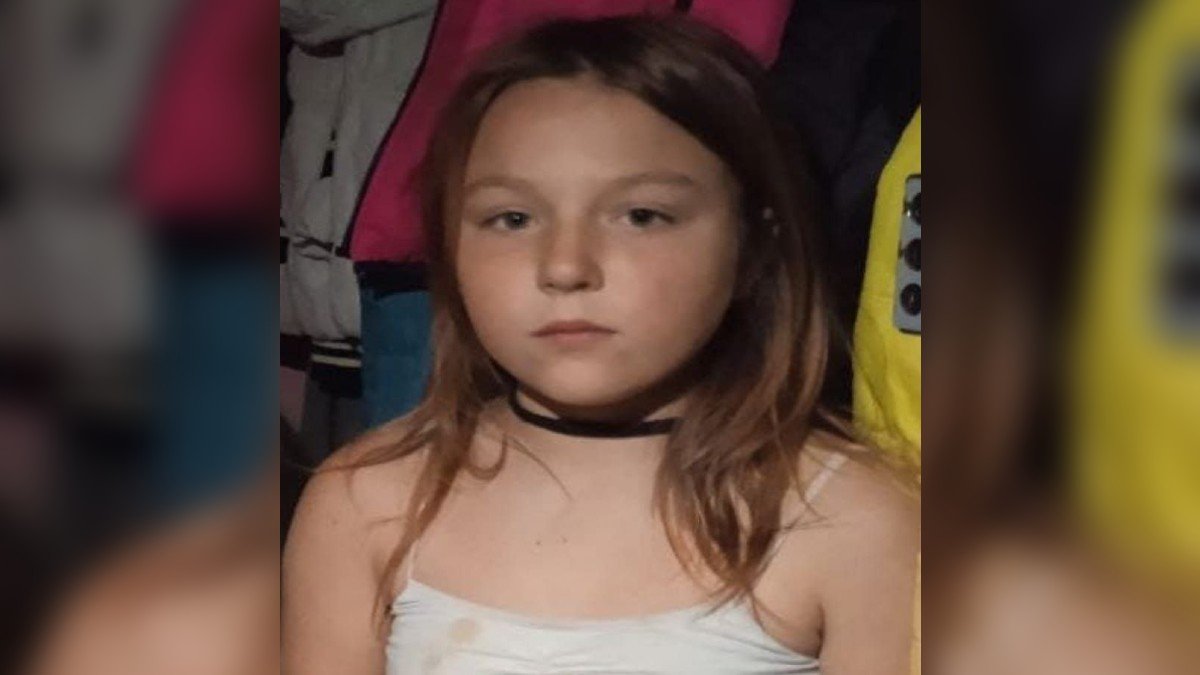Может быть с другом: в Каменском два дня разыскивают 10-летнюю девочку