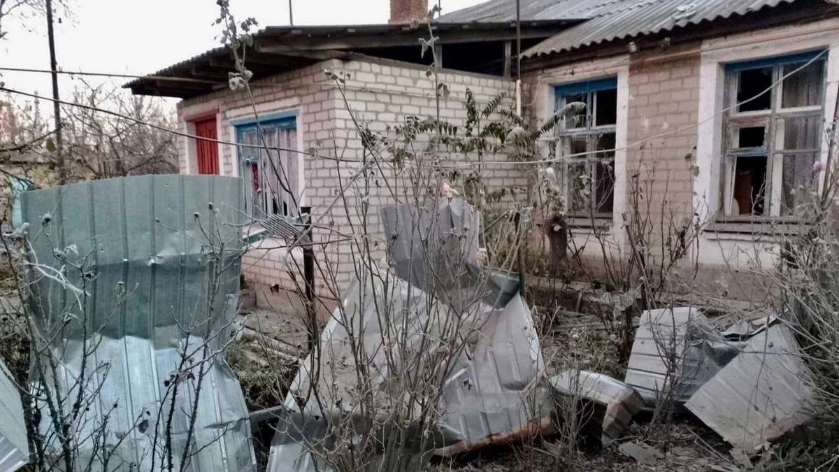 Россияне выпустили более 60 снарядов по Никопольскому району: задели линии электропередач и газопровод