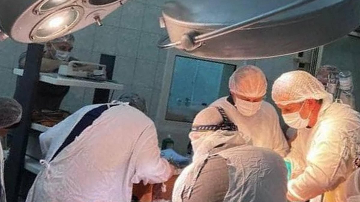Ранения были не совместимы с жизнью: врачи Днепра спасли травмированного бойца