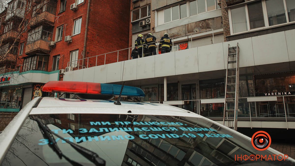 В Днепре на проспекте Поля мужчина выпал из окна на 8 этаже