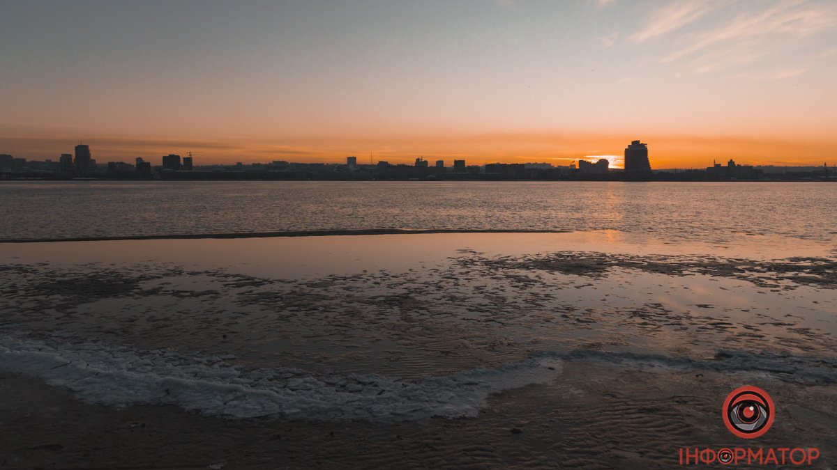 Як виглядає зимовий захід сонця у Дніпрі: підбірка заворожуючих фото