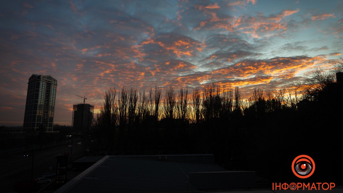 Як виглядає Дніпро під час заходу сонця: підбірка фотографій багряного неба