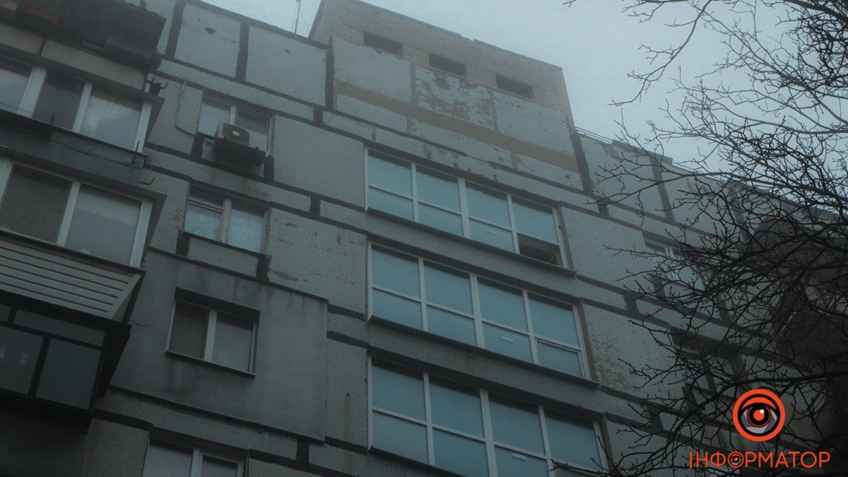 В Днепре на Тополе мужчина выбросился из окна 9-го этажа