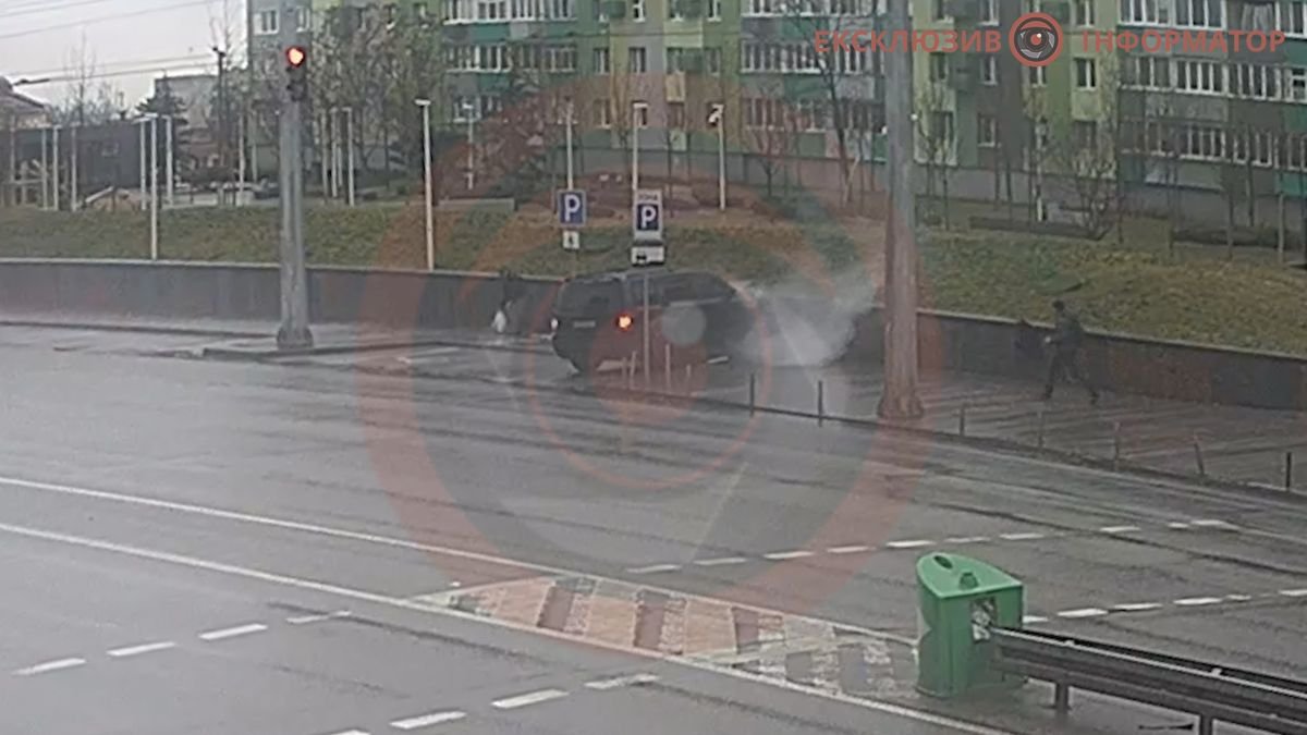 Видео момента ДТП: в Днепре на Слобожанском проспекте Honda влетела в парапет