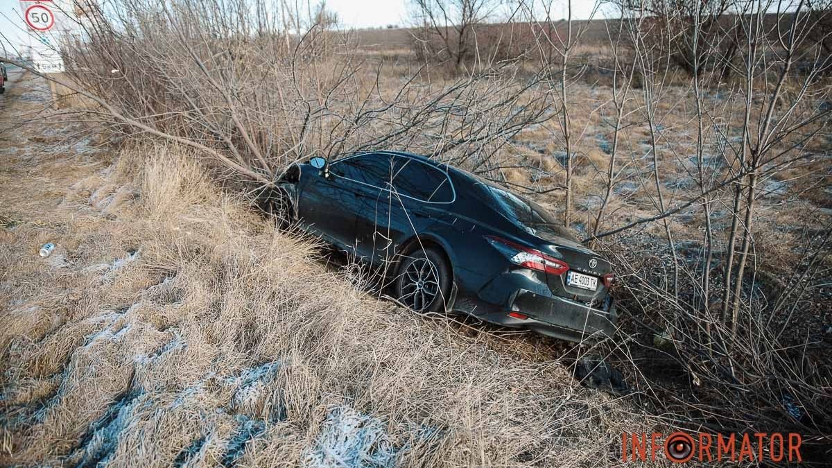 На выезде из Днепра Toyota насмерть сбила женщину: ей оторвало ногу
