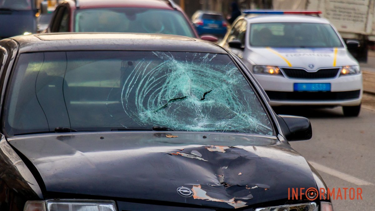 У Дніпрі на проспекті Богдана Хмельницького жінка загинула під колесами Opel