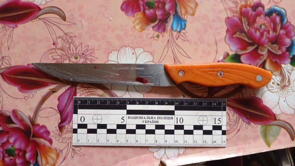 10 ударів кухоним ножем: у Дніпропетровській області зарізали жінку