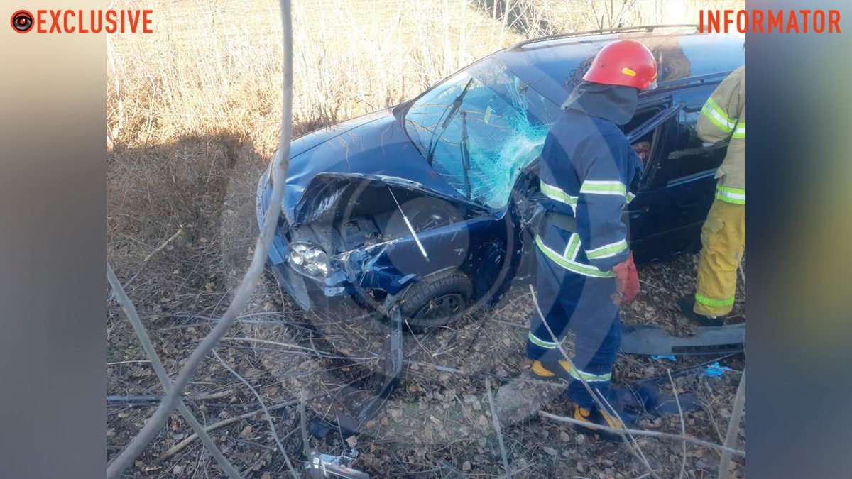 В Днепропетровской области на трассе Стрый-Изварино Volkswagen съехал в кювет: водитель погиб