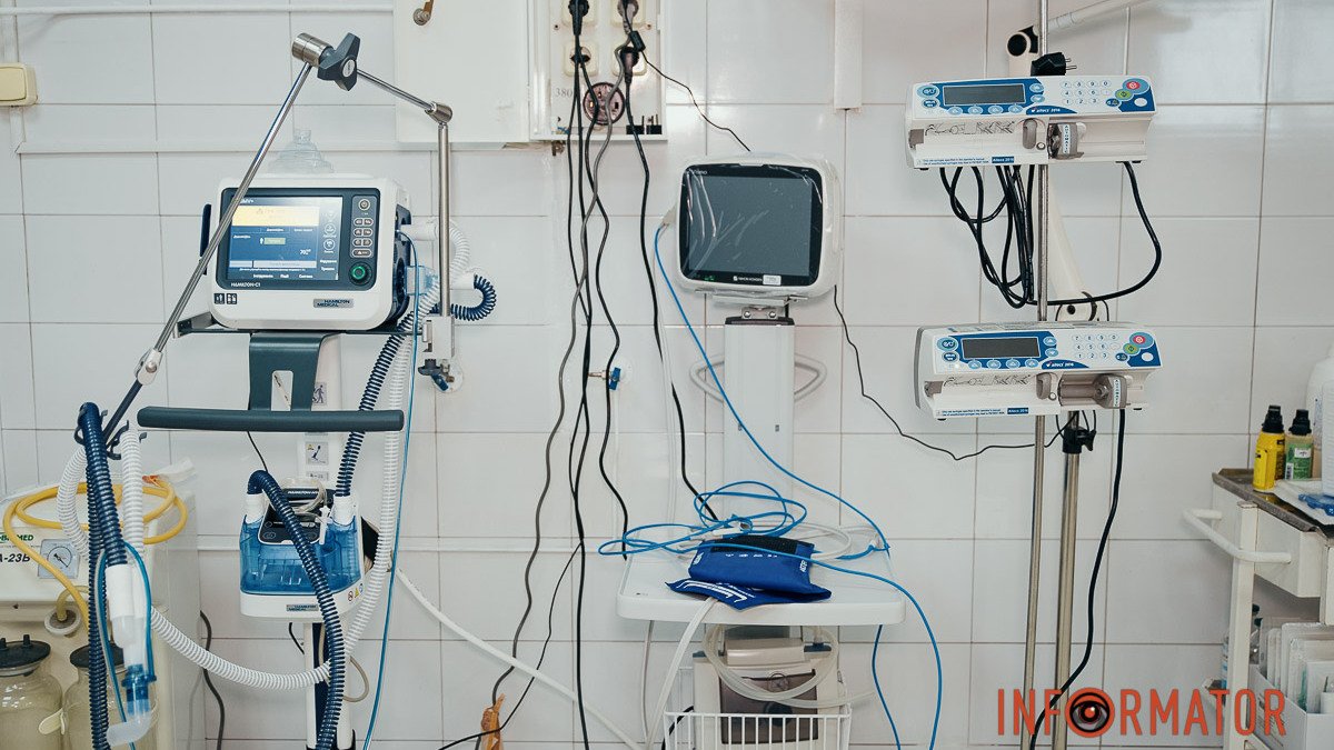 Оборудование от корпорации "АТБ" ежедневно помогает спасать в больнице Мечникова до 100 тяжелораненых людей