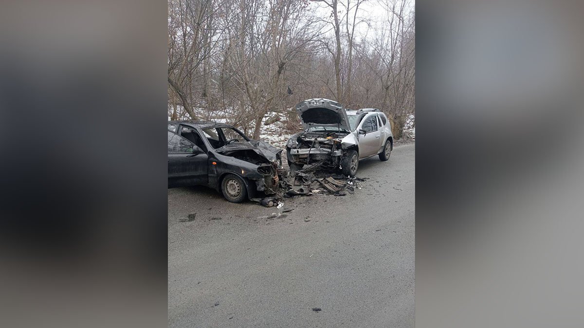 В Днепре на Андрейченко столкнулись Daewoo и Renault: пострадал мужчина