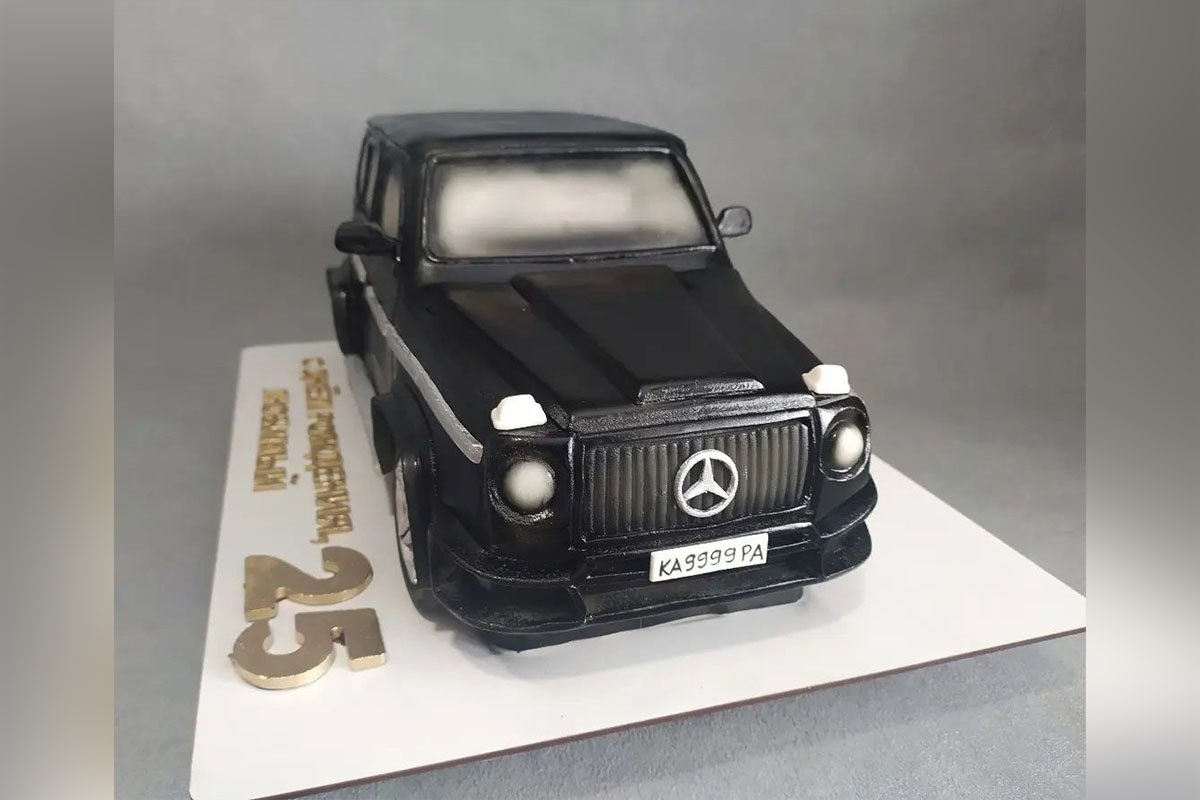Кондитер із Дніпра виготовив 3D-торт у вигляді Mercedes