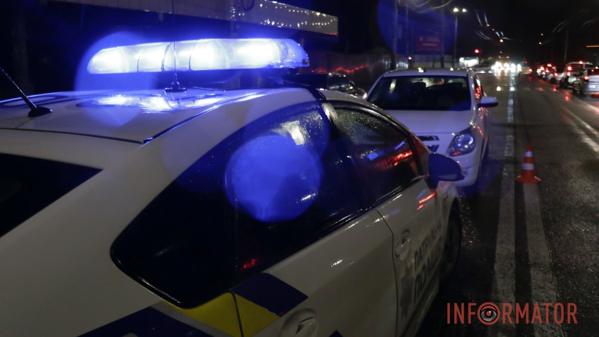 В Днепре на Калиновой Chevrolet службы такси Uklon сбил мужчину на пешеходном переходе: видео момента