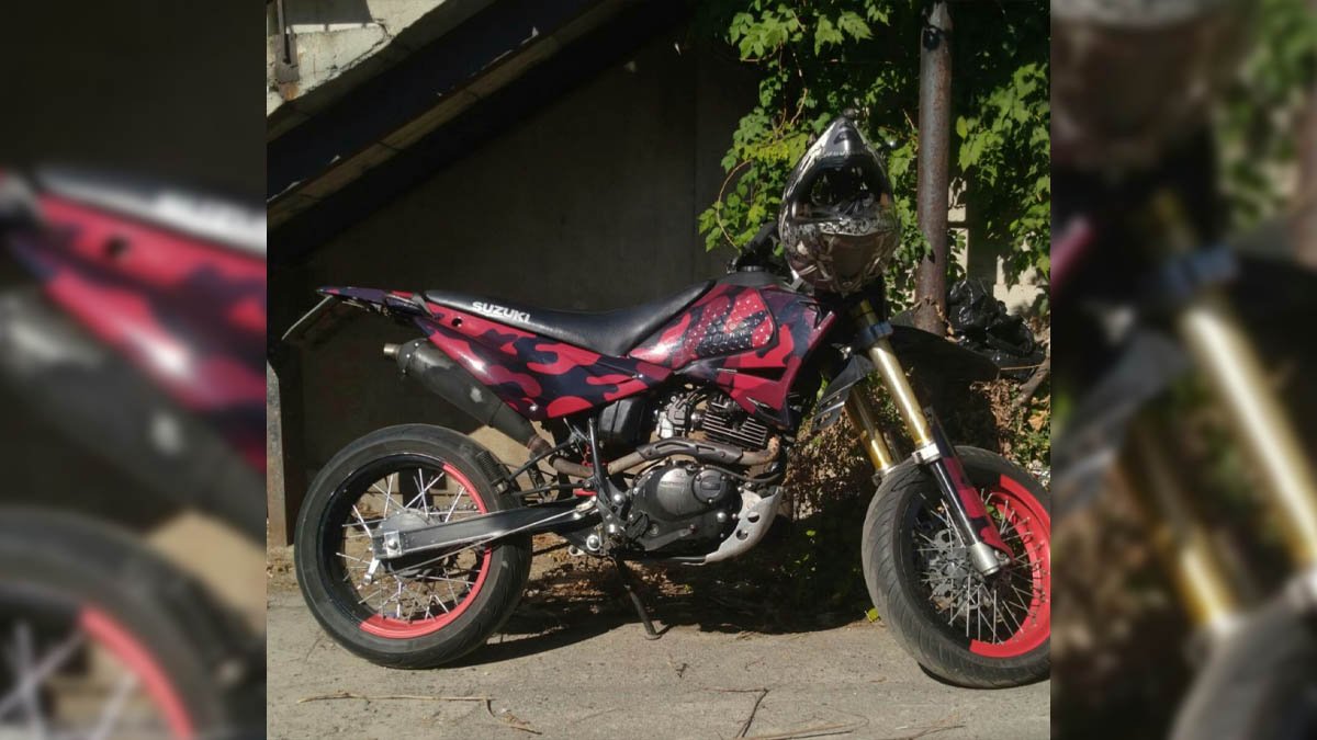 В Днепре в Индустриальном районе украли мотоцикл: нужна помощь