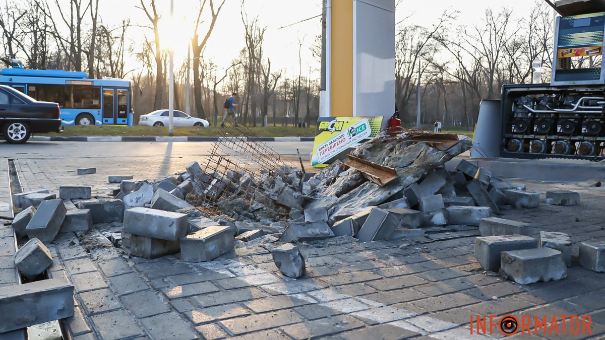 Полиция и спасатели у заправки БРСМ на Запорожском шоссе в Днепре: что известно