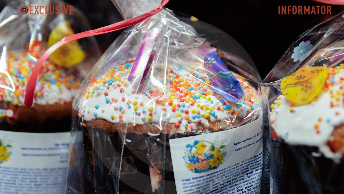 "Скоро уже будет Пасха": сколько стоят Пасхальные кексы в магазинах Днепра