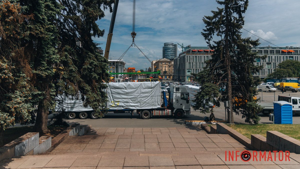 "Модуль временности": в Днепре на площади Героев Майдана началось строительство