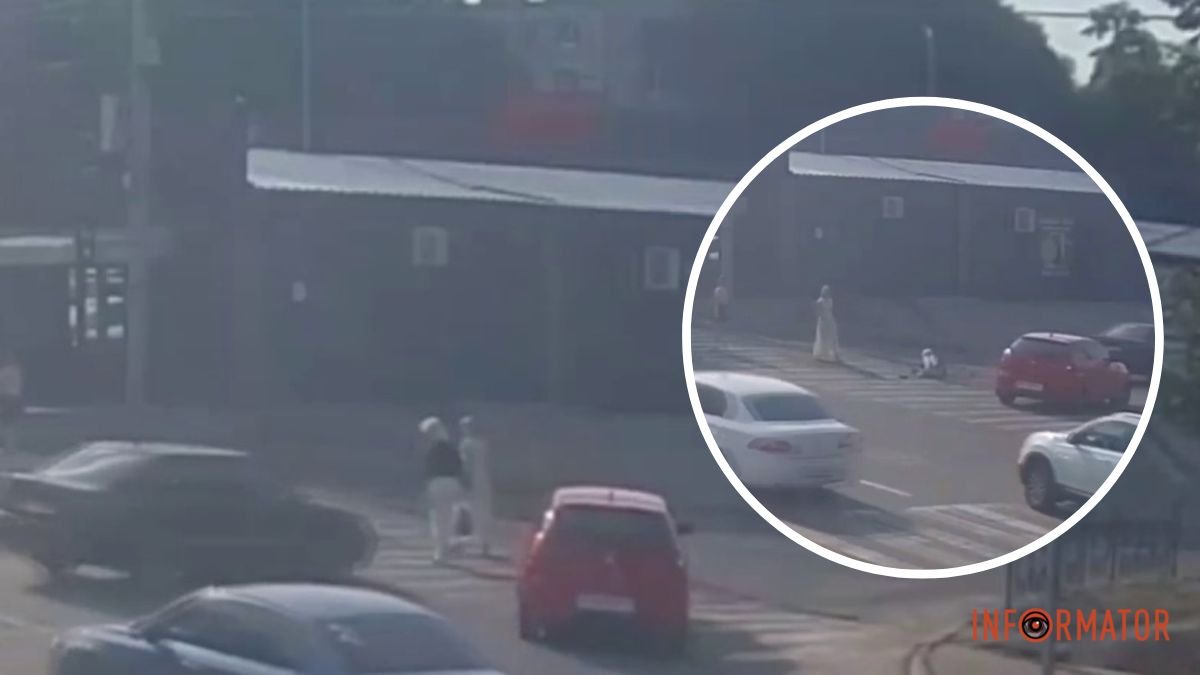 Відео моменту: у Кам’янському на пішохідному переході водійка на Chery збила жінку та втекла