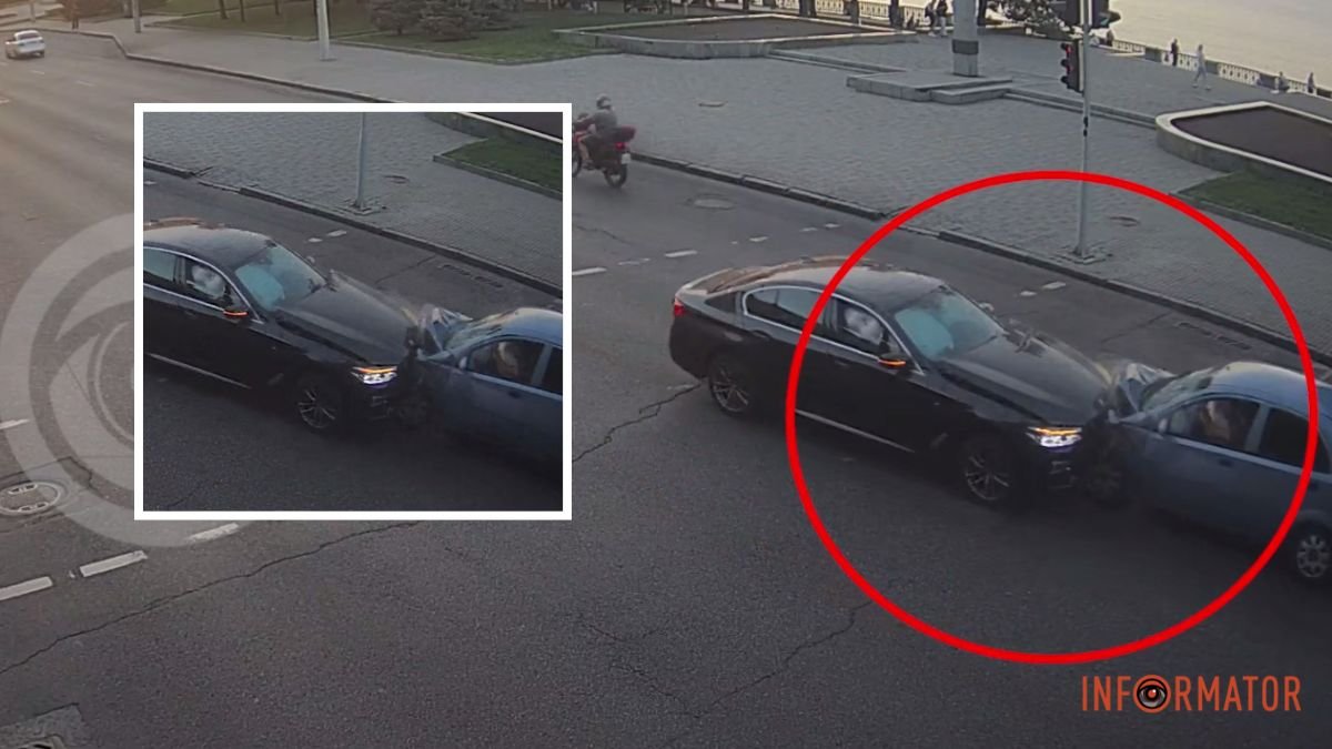 У Дніпрі на Січеславській Набережній лоб в лоб зіткнулись BMW та Chevrolet: відео моменту