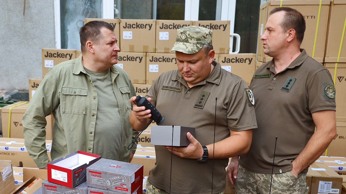 Філатов: «Дніпро доправив оборонцям на передову чергову велику партію техніки вартістю 7 мільйонів гривень»